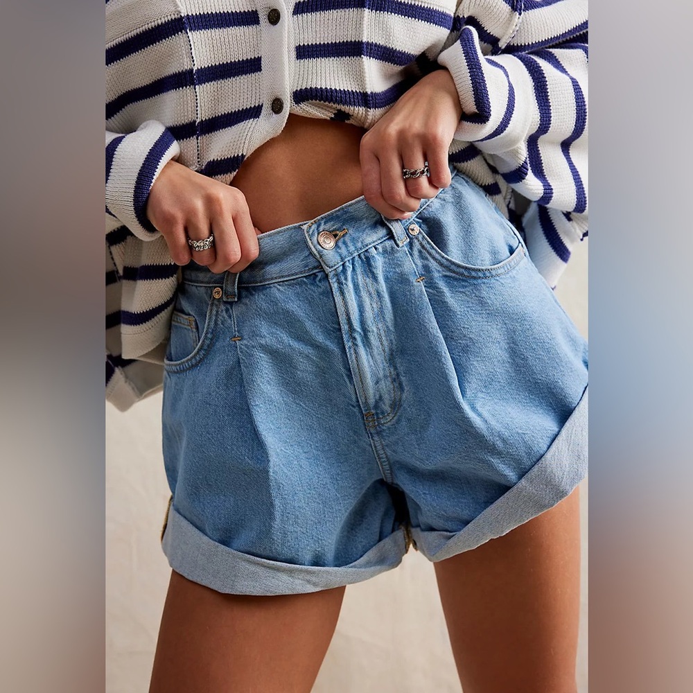 FREE PEOPLE WE THE FREE DANNI Denim Jean SHORTS - OPEN SKY Size Small